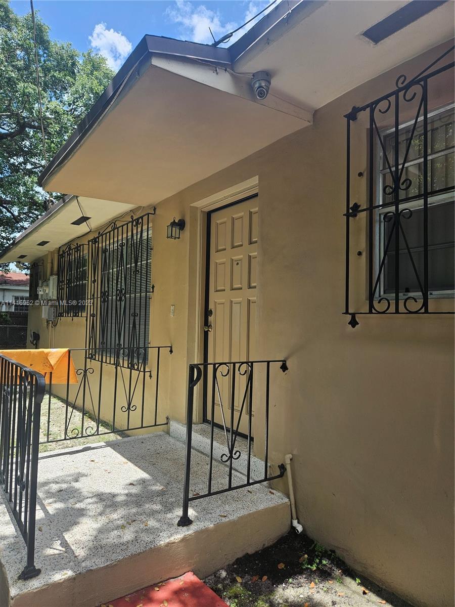 Allapattah Miami, FL 33125 - Photo 3 of 10 a view of entryway