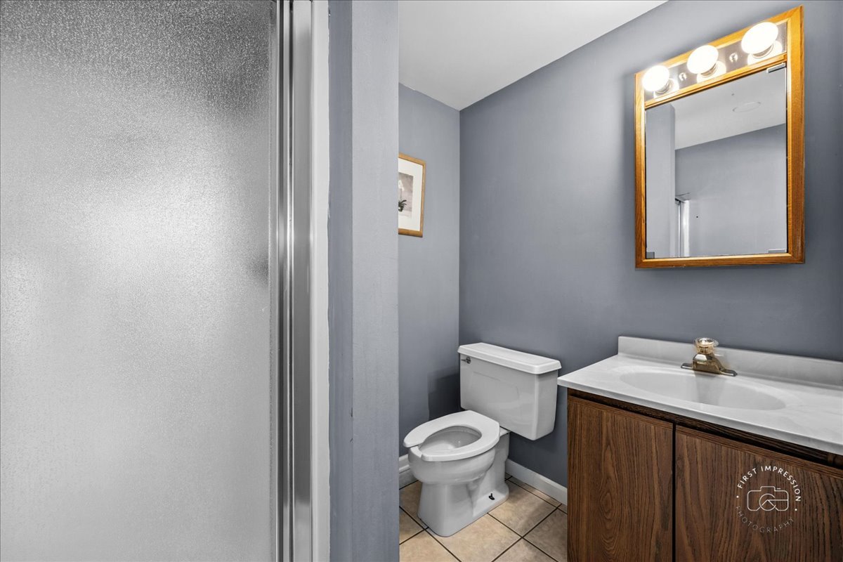 320 Houston Street Batavia, IL 60510 - Photo 15 of 22 a bathroom with a toilet sink and mirror