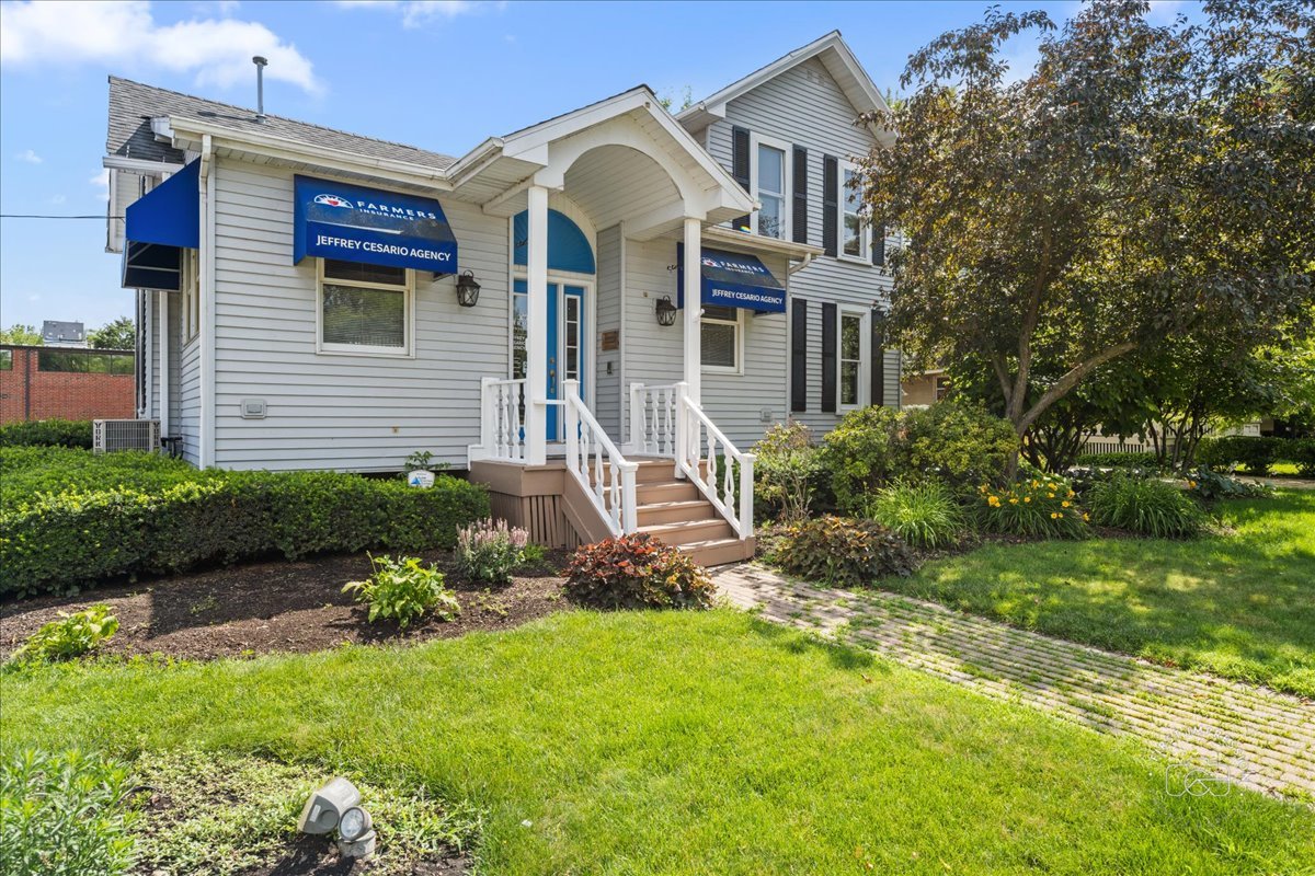 320 Houston Street Batavia, IL 60510 - Photo 2 of 22 a front view of a house with a garden and plants