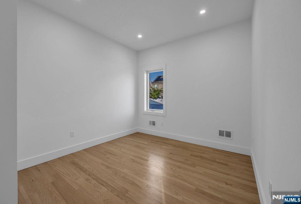 206 Columbia Street Wood-Ridge, NJ 07075 - Photo 14 of 36 Gallery Image 14