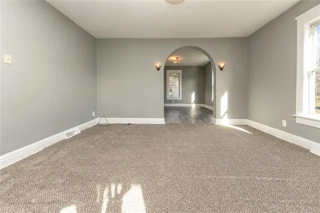 a view of empty room with window