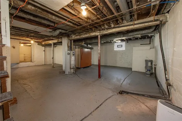 a view of utility room