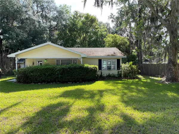 $143,000 | 12385 Southeast 130th Avenue, Ocklawaha, FL 32179