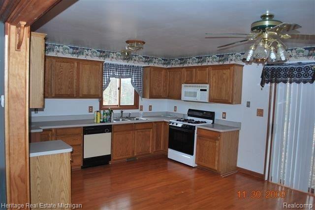 2118 Chase Lake Road Howell, MI 48855 - Photo 7 of 12 11-30_1202