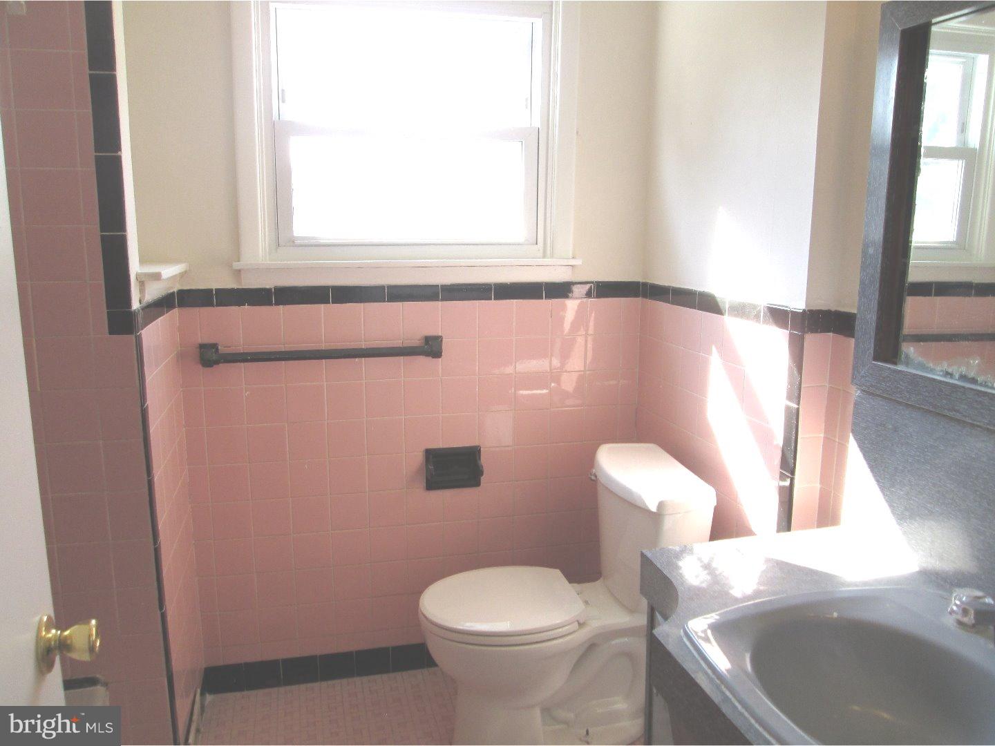 274 Hickory Road Warminster, PA 18974 - Photo 17 of 23 Bathroom