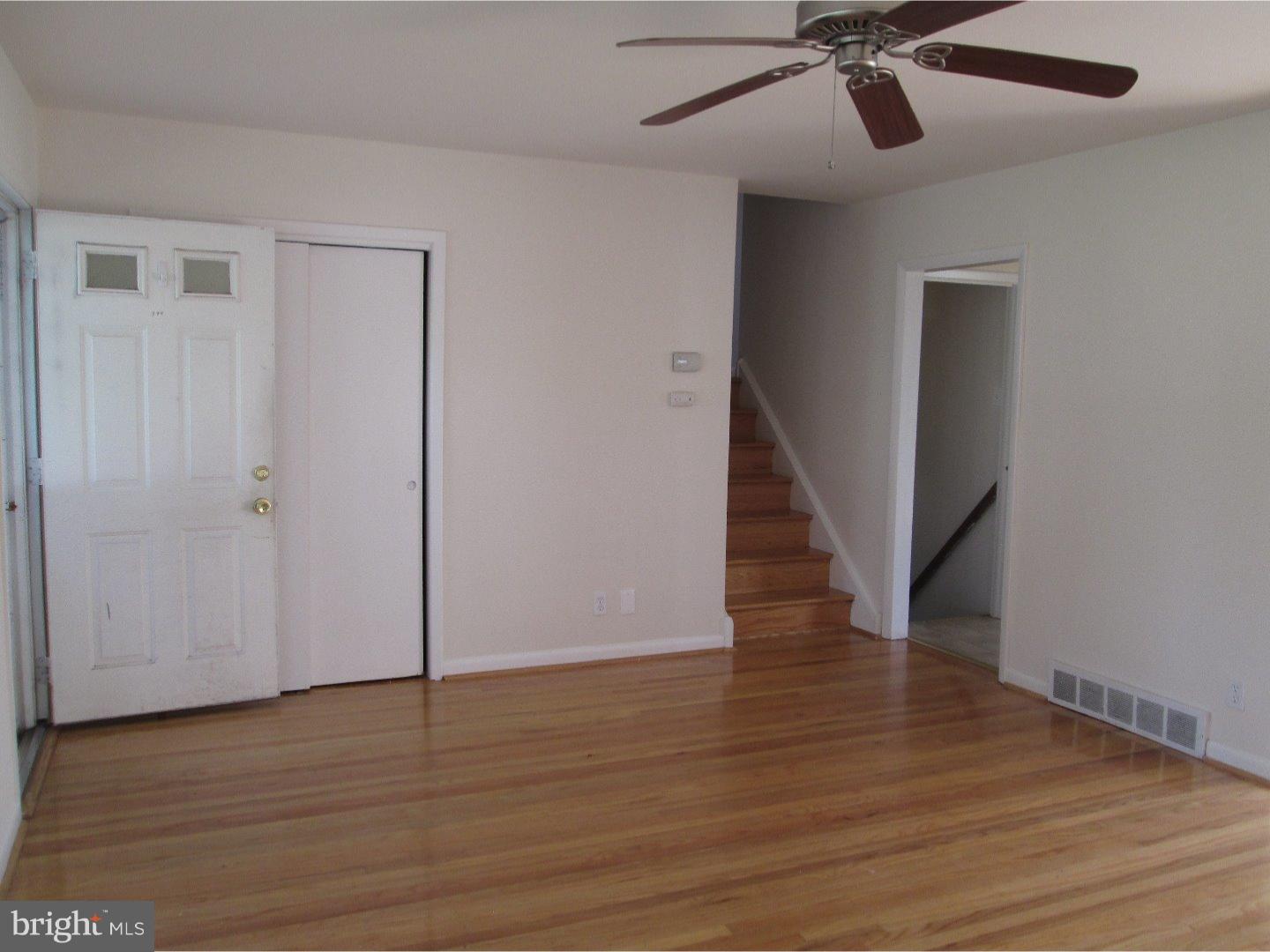 274 Hickory Road Warminster, PA 18974 - Photo 3 of 23 Living Room
