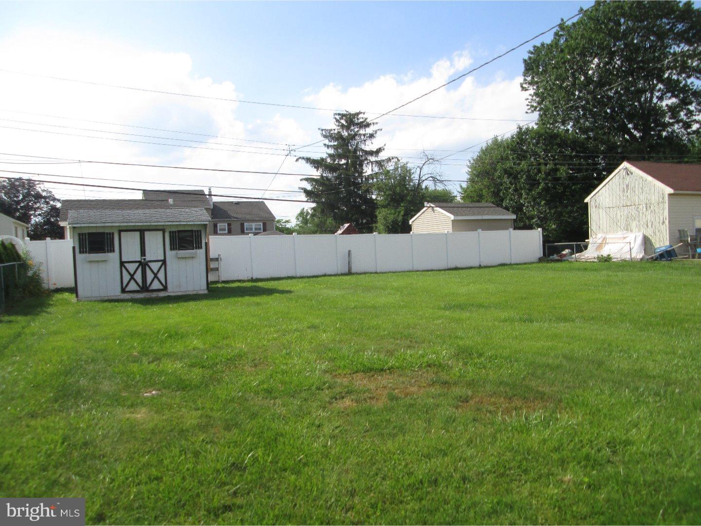 274 Hickory Road Warminster, PA 18974 - Photo 21 of 23 Back Yard