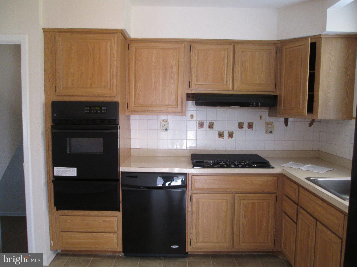 274 Hickory Road Warminster, PA 18974 - Photo 5 of 23 Kitchen
