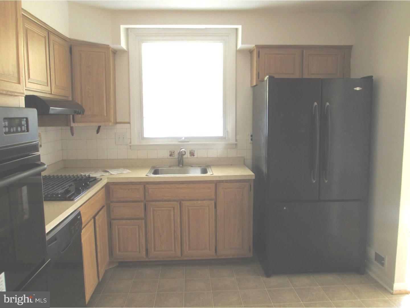 274 Hickory Road Warminster, PA 18974 - Photo 6 of 23 Kitchen