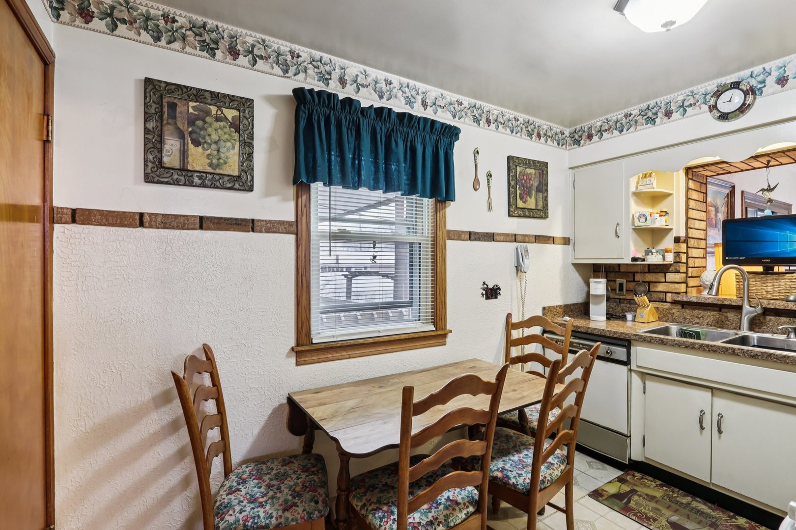 5740 South Monitor Avenue Chicago, IL 60638 - Photo 9 of 25