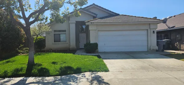 $2,400 | 1502 Goshen Avenue, Clovis, CA 93611