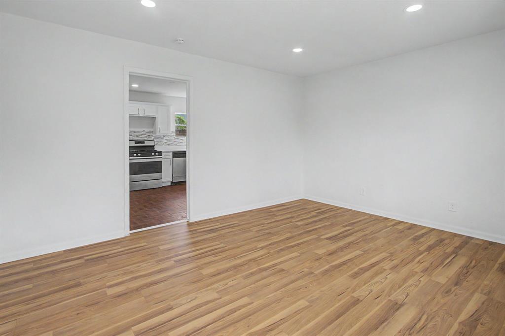 122 West 11th Street Irving, TX 75060 - Photo 4 of 29