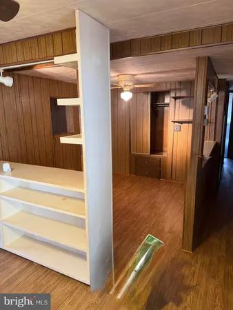 a view of entryway with an empty room