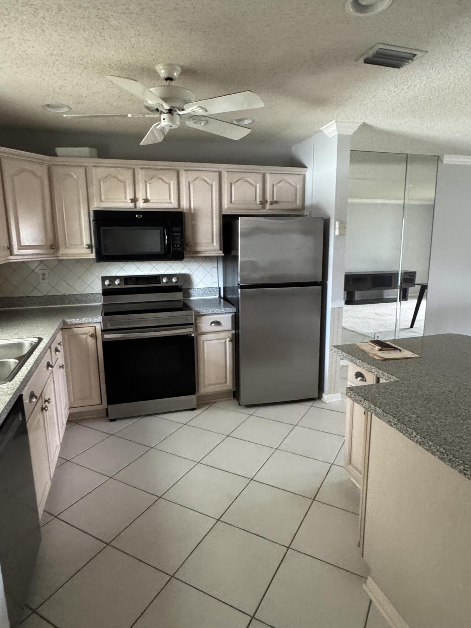 6531 Southeast Federal Highway, Unit S205 Stuart, FL 34997 - Photo 11 of 15 kitchen