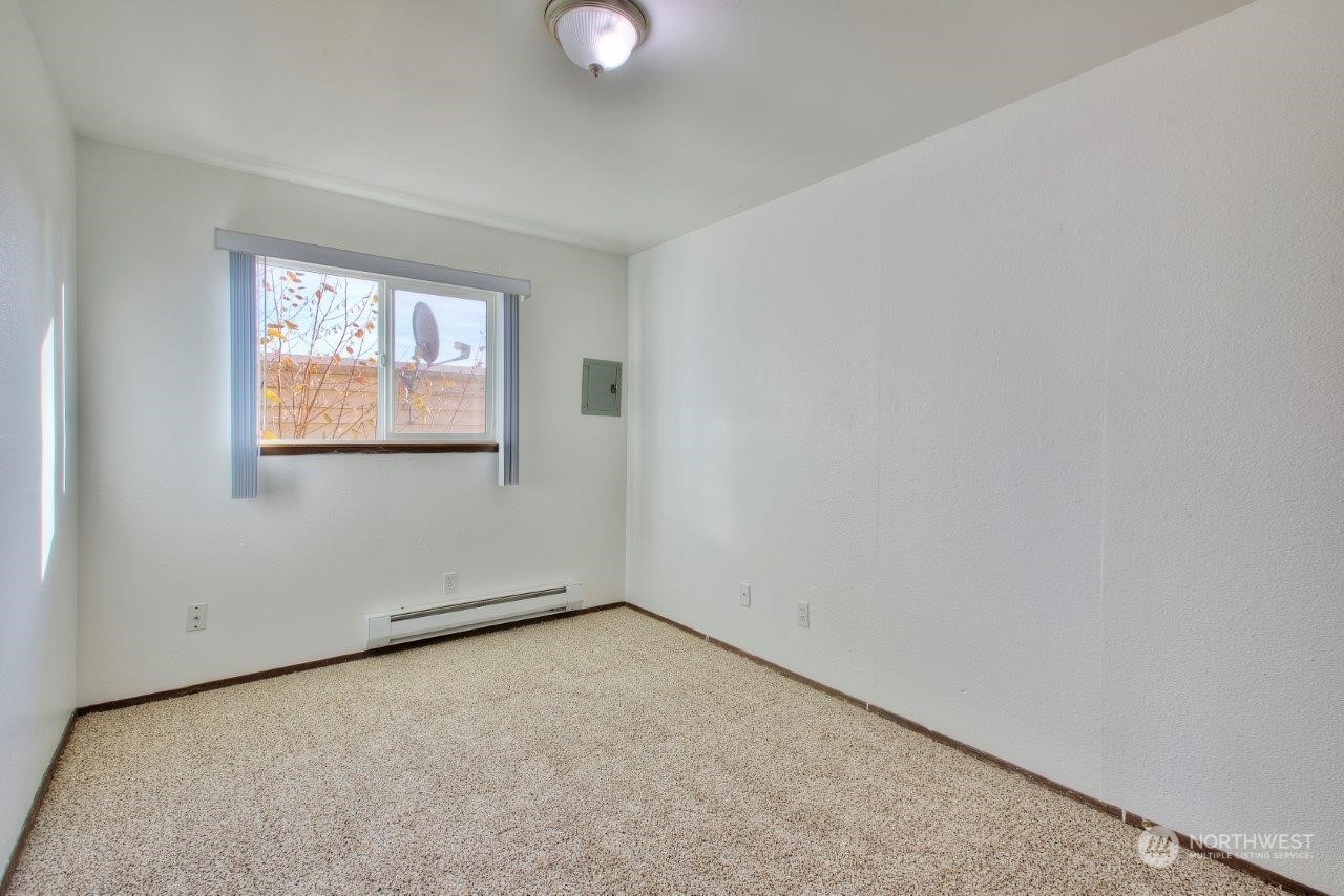 440 Southwest 155th Street Burien, WA 98166 - Photo 12 of 22 an empty room with windows