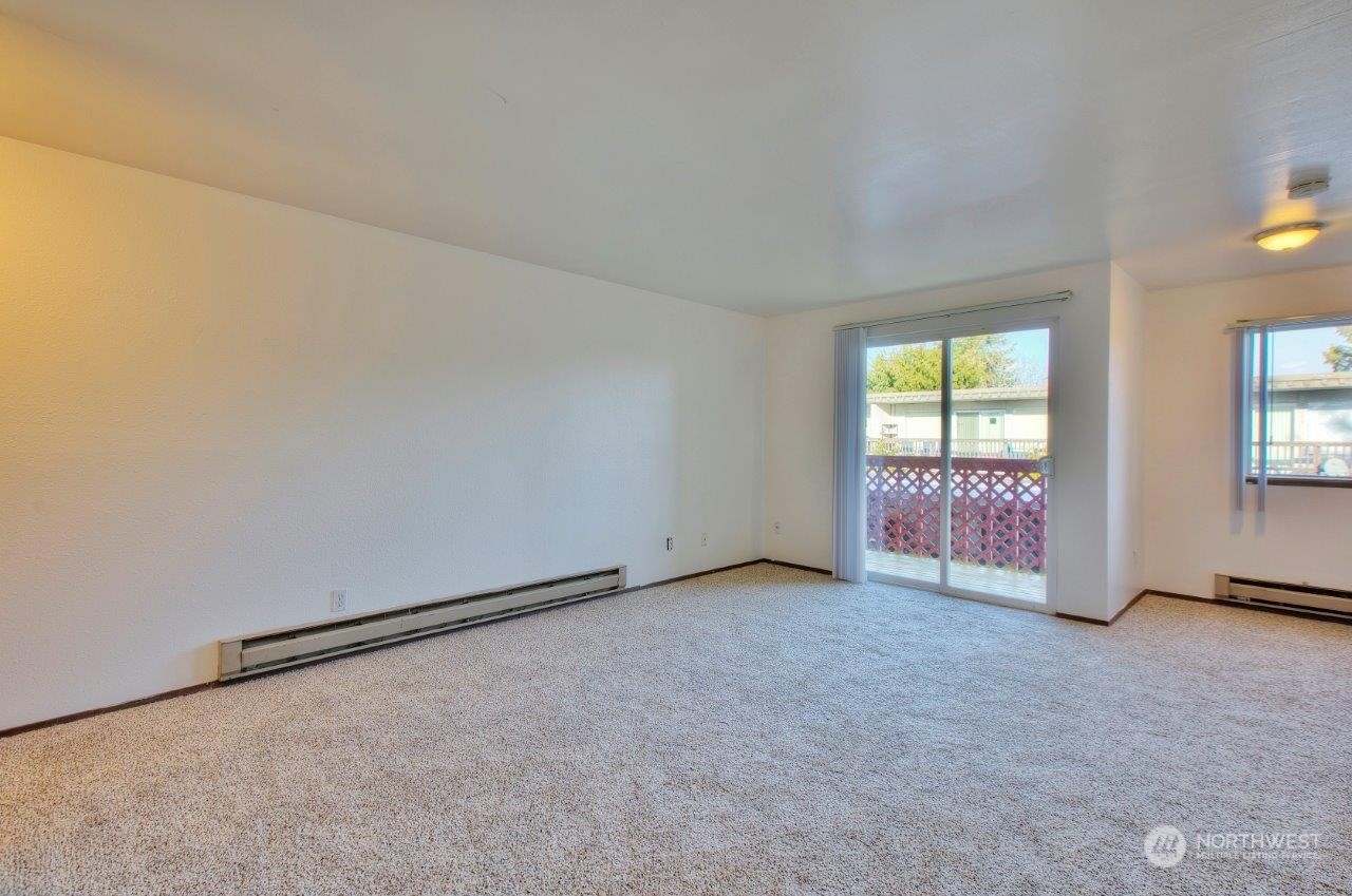 440 Southwest 155th Street Burien, WA 98166 - Photo 4 of 22 an empty room with windows