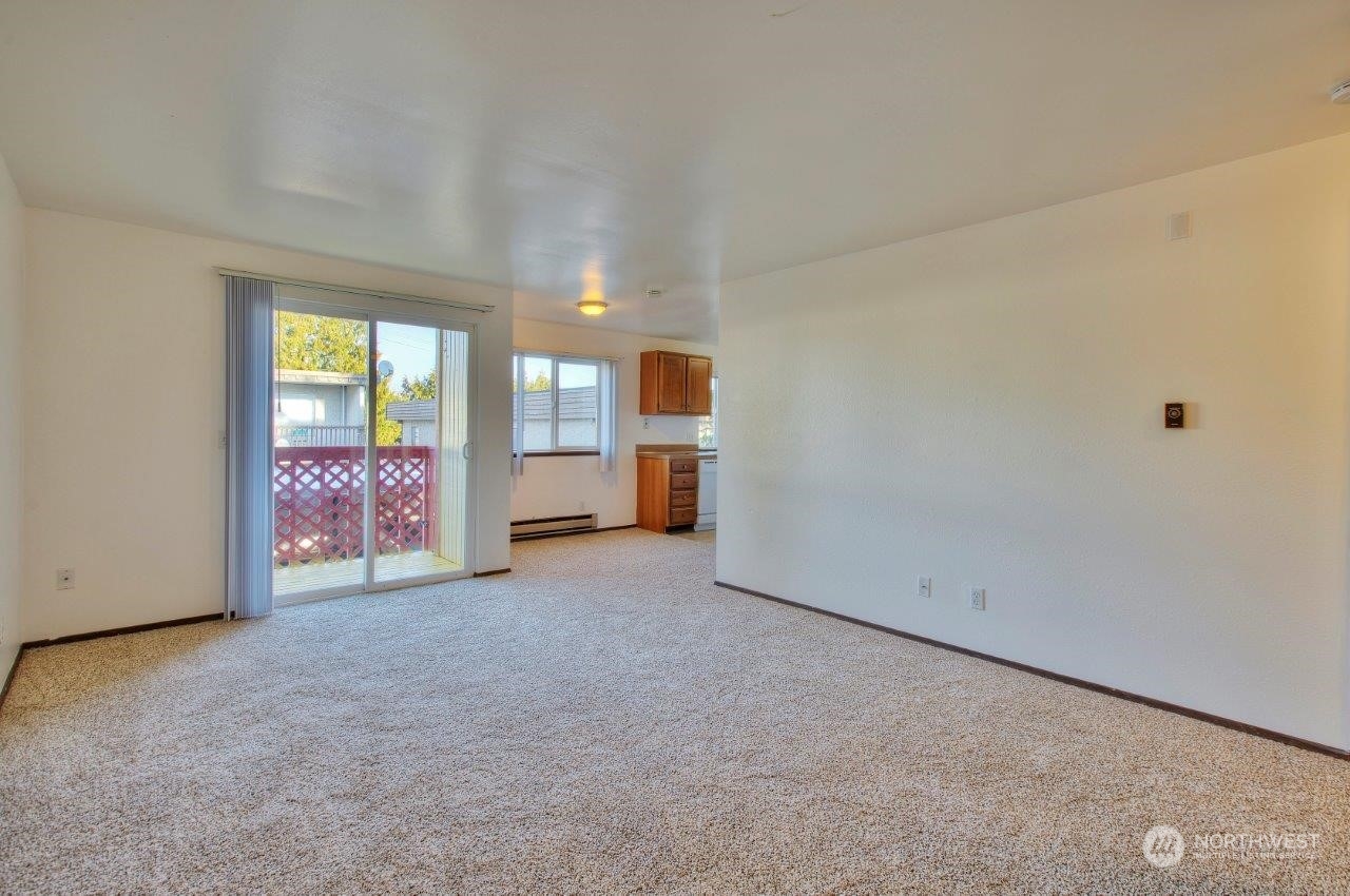 440 Southwest 155th Street Burien, WA 98166 - Photo 5 of 22 an empty room with window