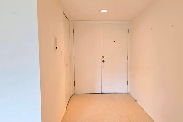 $179,900 | 650 Whitney Court, Unit 108, Gurnee, IL 60031