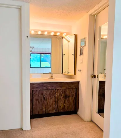 $179,900 | 650 Whitney Court, Unit 108, Gurnee, IL 60031