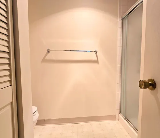 $179,900 | 650 Whitney Court, Unit 108, Gurnee, IL 60031