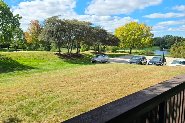 $179,900 | 650 Whitney Court, Unit 108, Gurnee, IL 60031