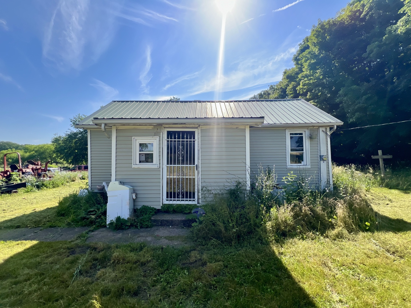 13174 Harrold Point Road Wapella, IL 61777 - Photo 3 of 23 a front view of house with a garden