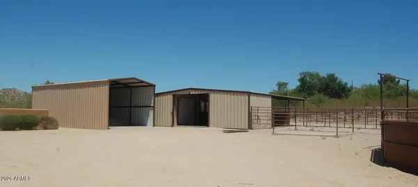 a view of a garage
