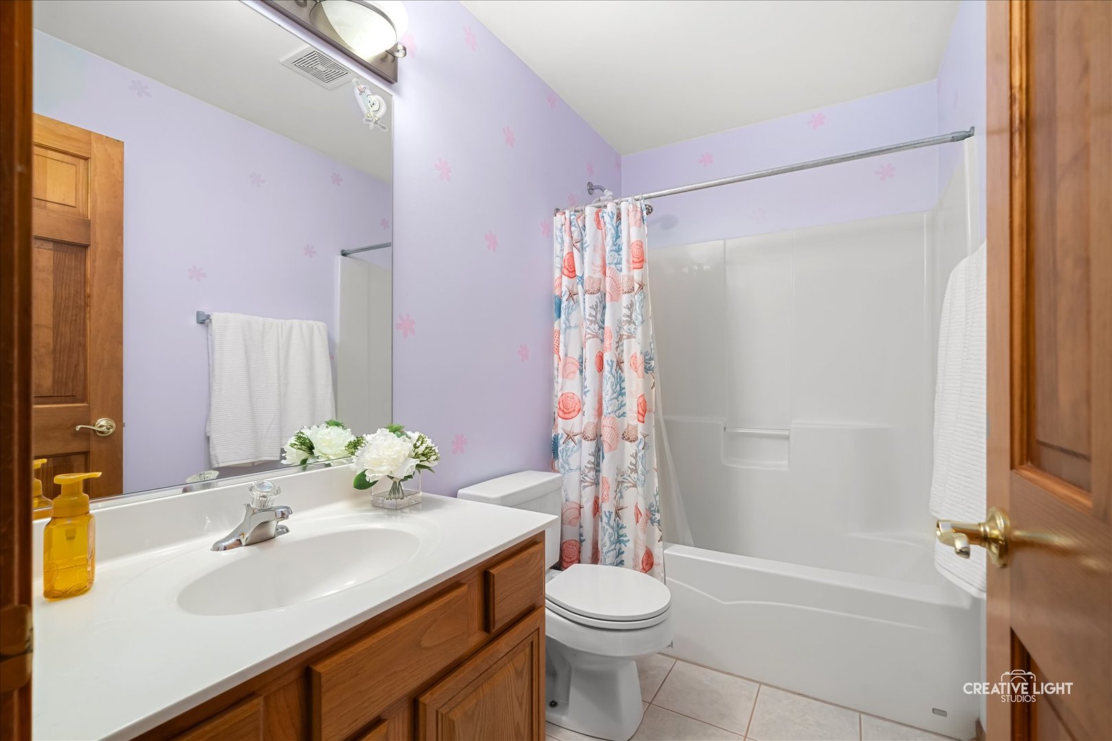 201 Violet Lane Batavia, IL 60510 - Photo 28 of 47 a bathroom with a sink toilet and shower