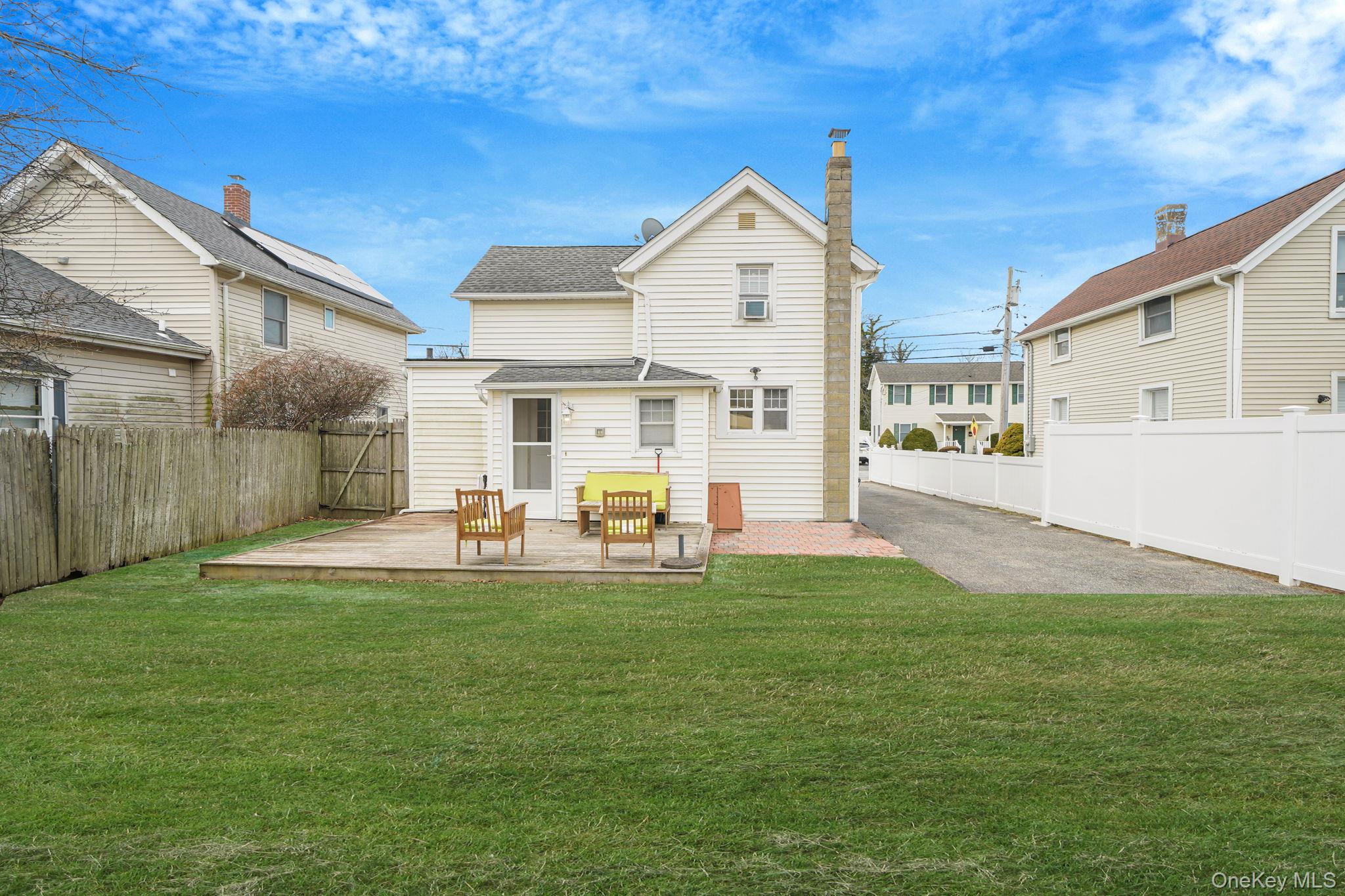 191 Smith Avenue Islip, NY 11751 - Photo 23 of 28