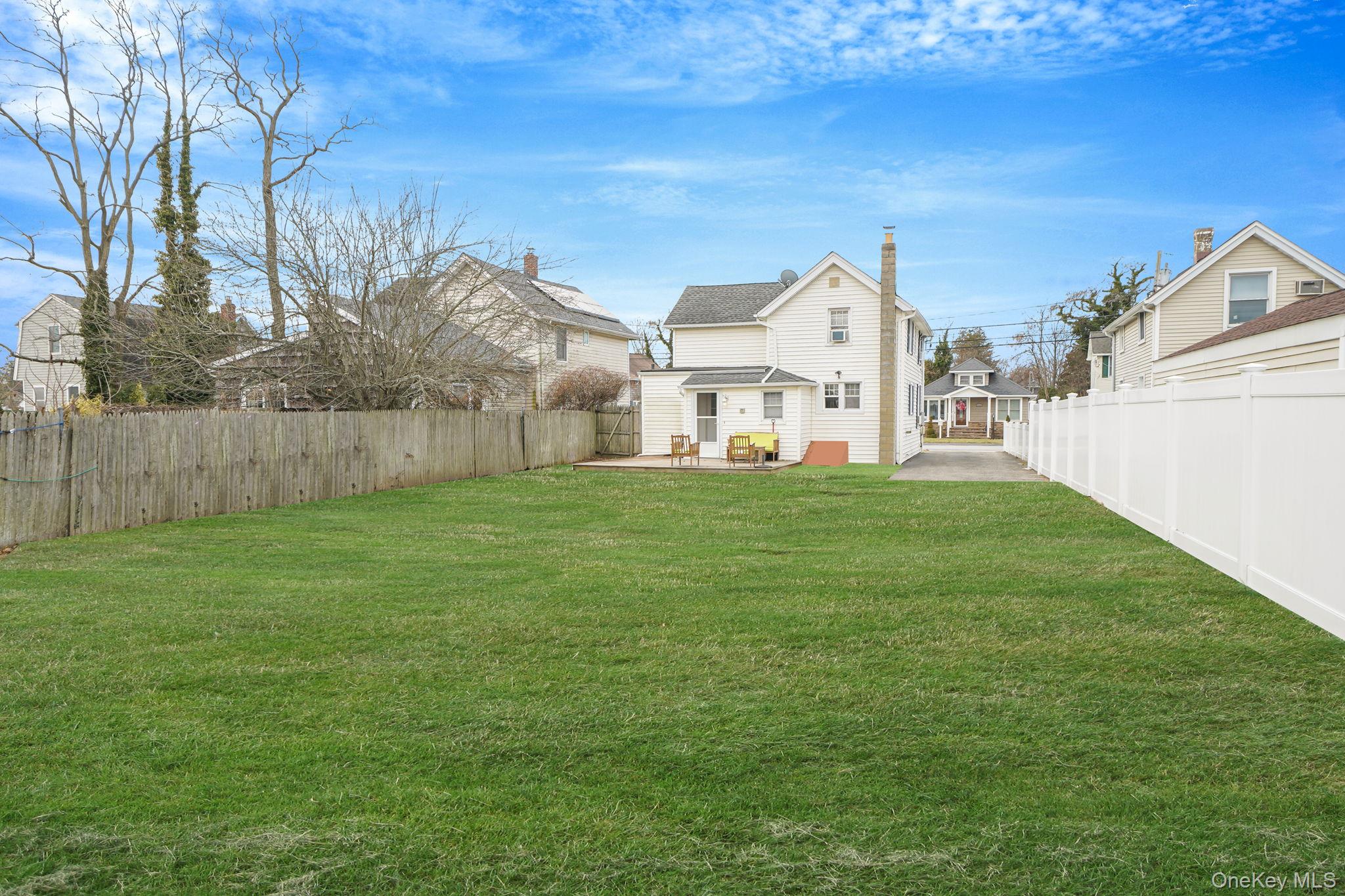 191 Smith Avenue Islip, NY 11751 - Photo 24 of 28