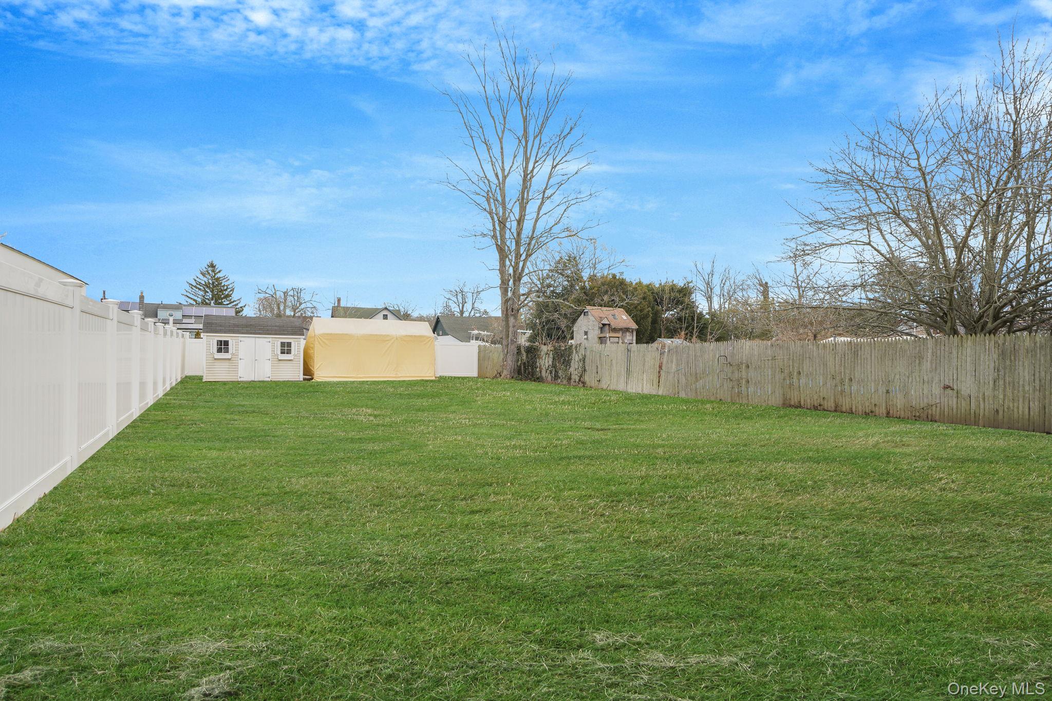 191 Smith Avenue Islip, NY 11751 - Photo 25 of 28