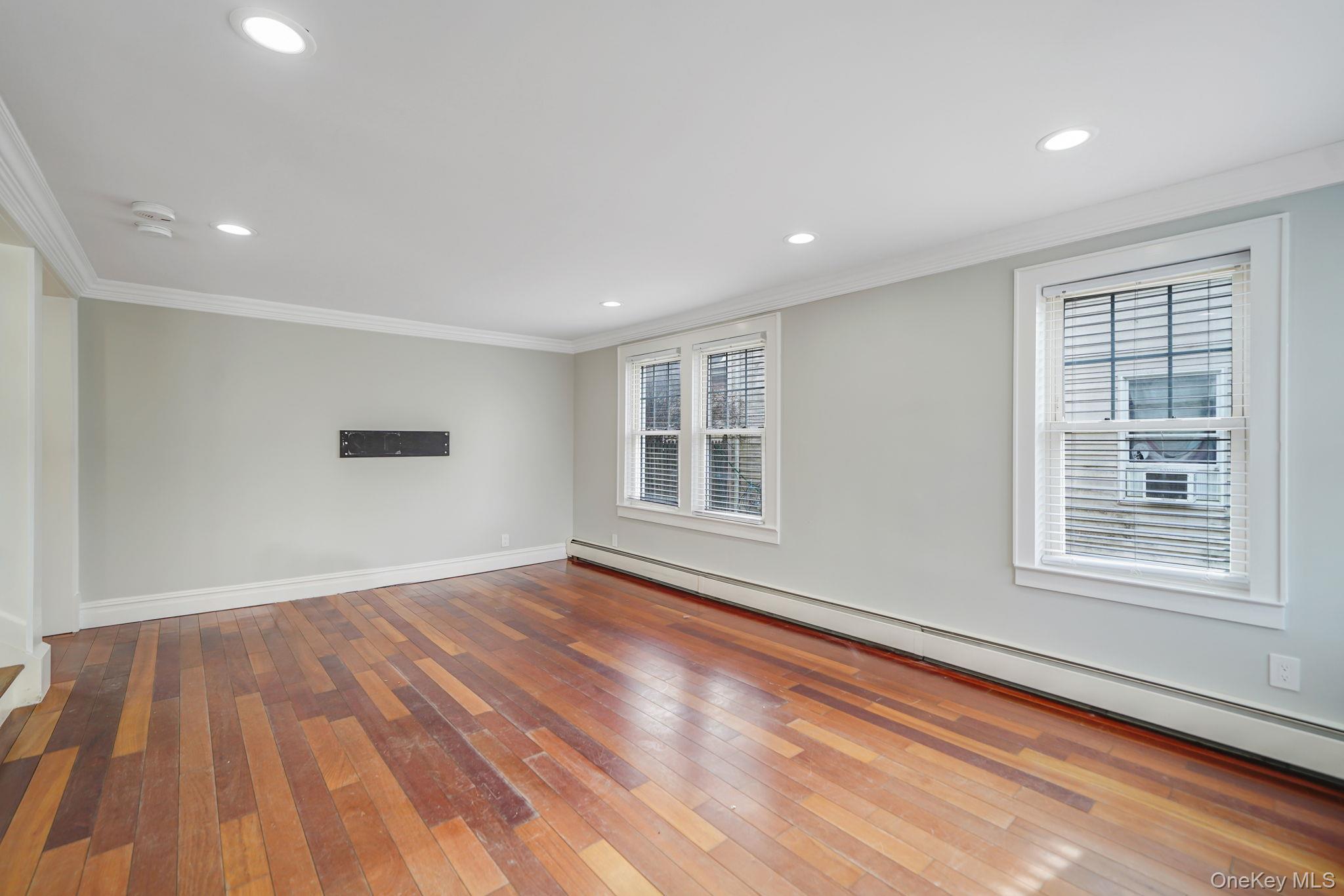 191 Smith Avenue Islip, NY 11751 - Photo 4 of 28