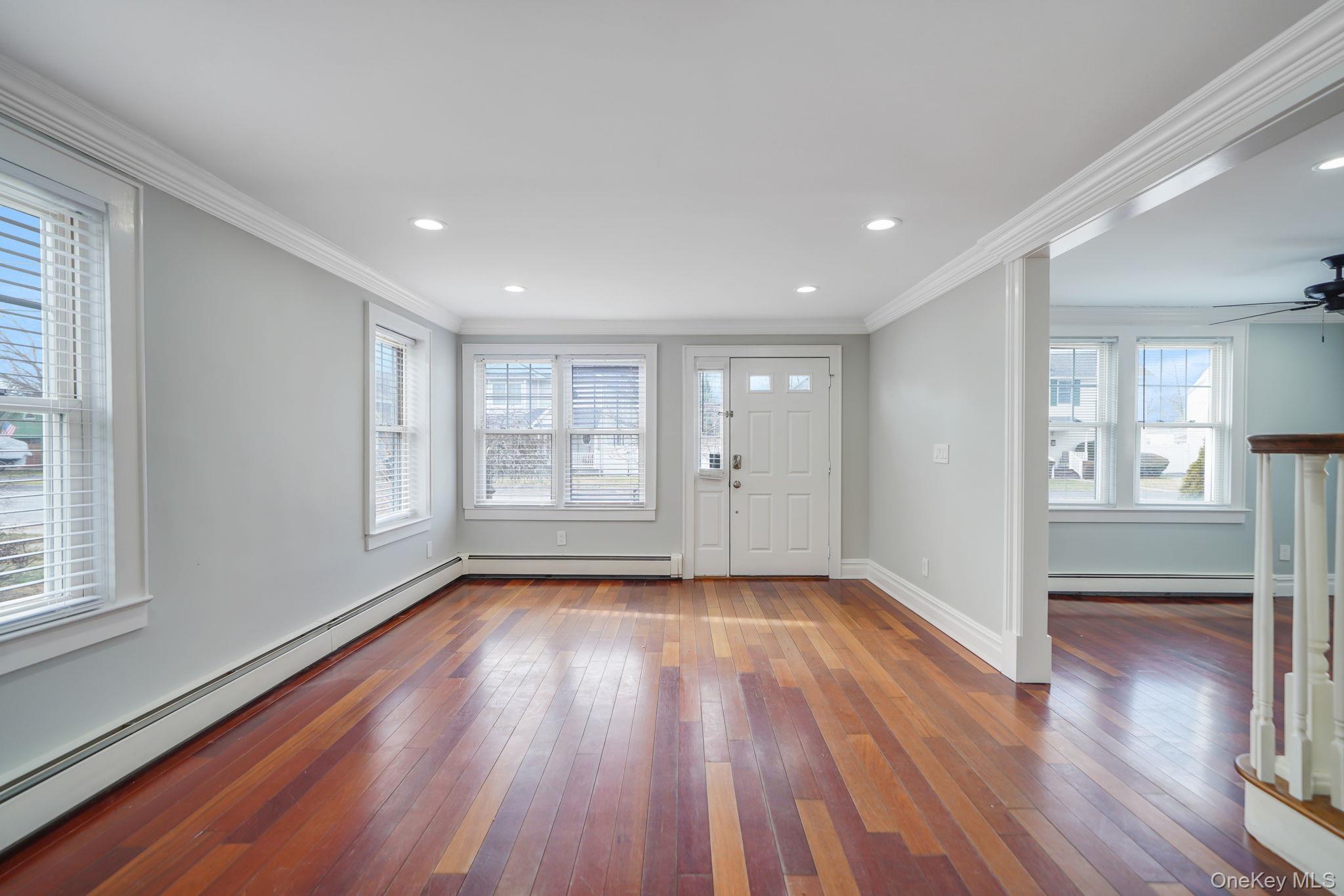 191 Smith Avenue Islip, NY 11751 - Photo 5 of 28