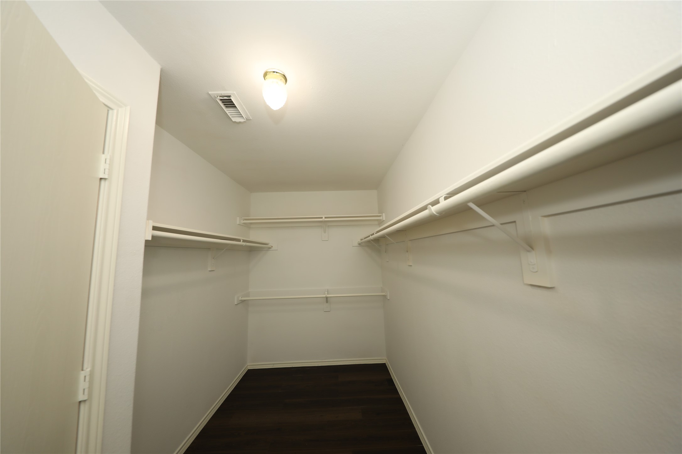 12620 Rio Bravo Street Rosharon, TX 77583 - Photo 22 of 25 a view of a hallway