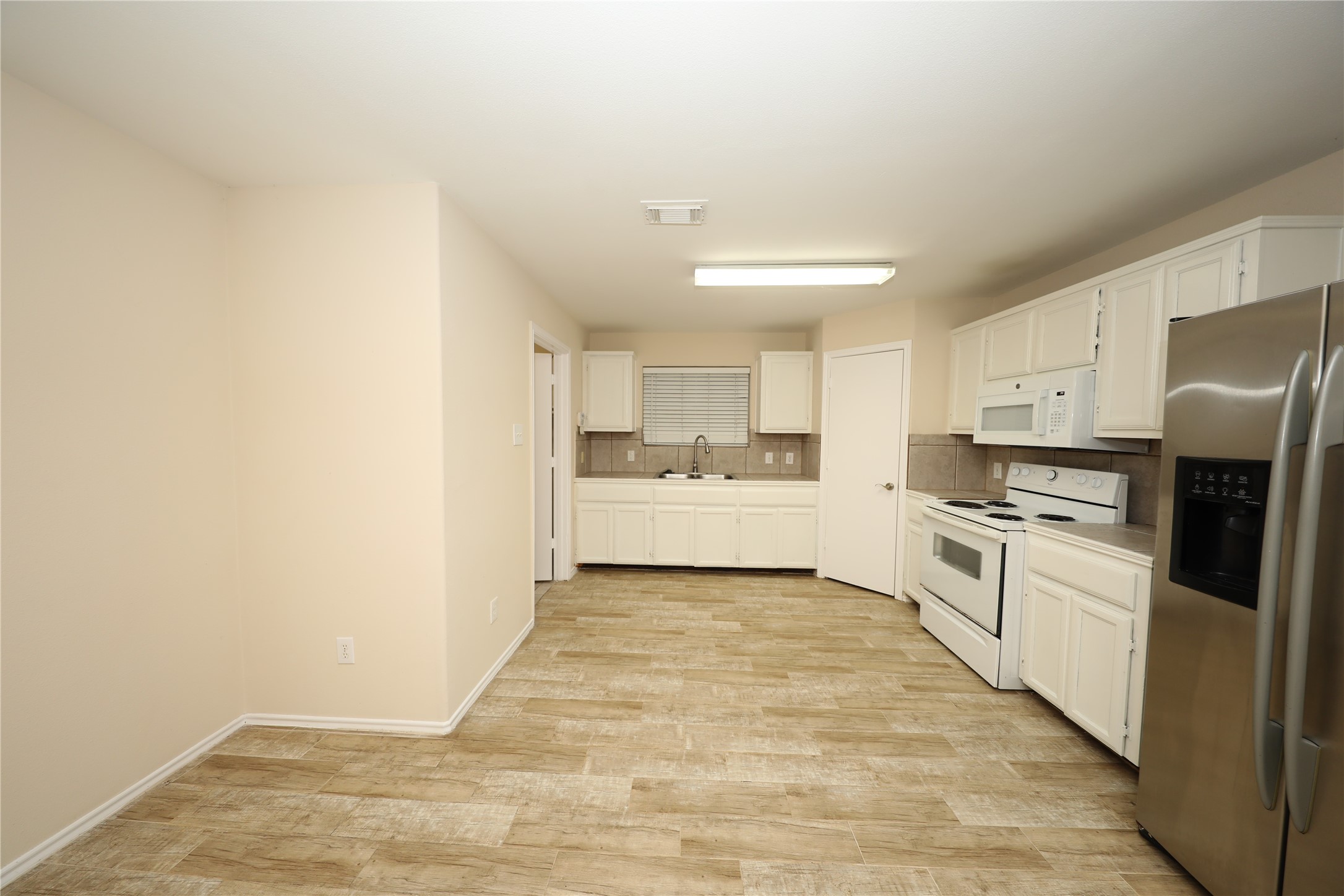 12620 Rio Bravo Street Rosharon, TX 77583 - Photo 8 of 25 a kitchen with a sink stainless steel appliances and cabinets