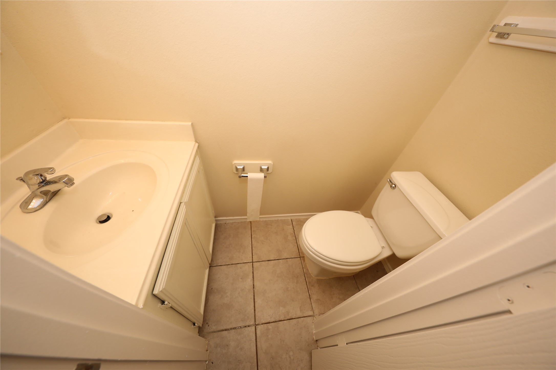 12620 Rio Bravo Street Rosharon, TX 77583 - Photo 9 of 25 a bathroom with a toilet and a sink