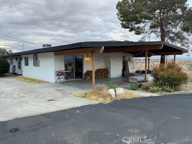 a view of a chair and table in the back yard of the house