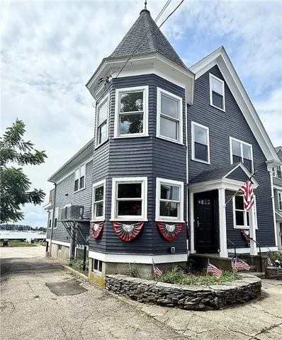 $2,900 | 825 Hope Street, Bristol, RI 02809