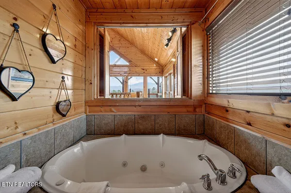 $850,000 | 1553 Majestic Mountain Drive, Sevierville, TN 37876