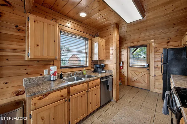$850,000 | 1553 Majestic Mountain Drive, Sevierville, TN 37876