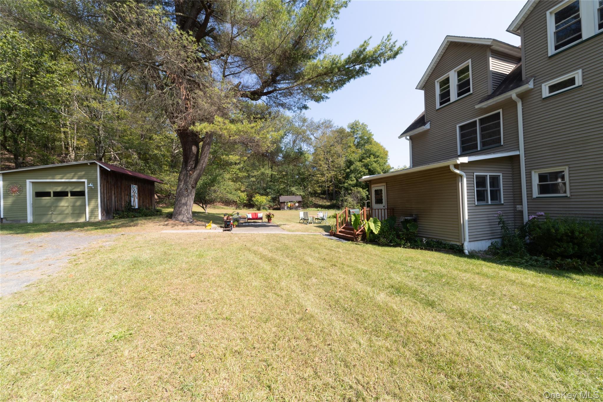 17 Spring Street Ellenville, NY 12428 - Photo 5 of 23