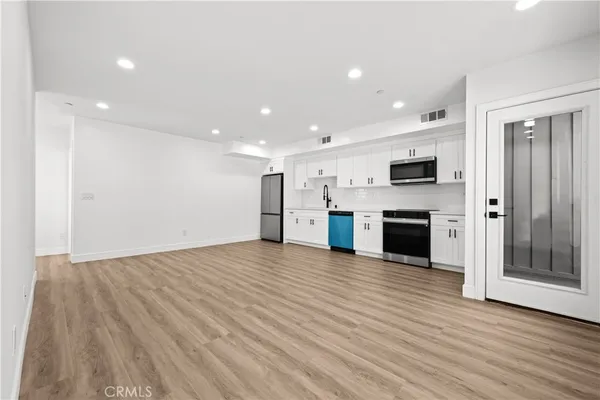 $4,265 | 6700 Kester Avenue, Van Nuys, CA 91405