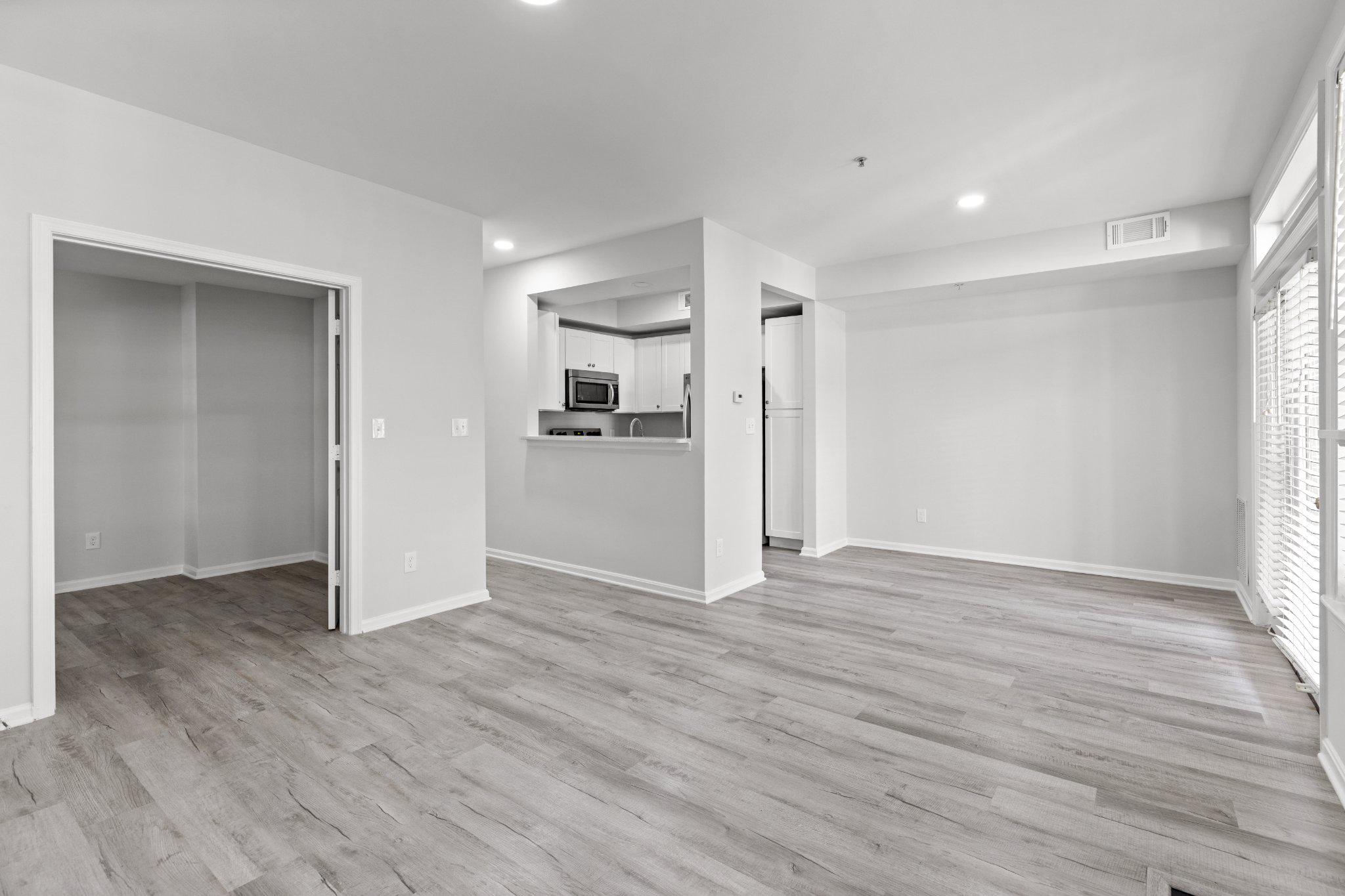 1318 Garden Wall Circle, Unit 213 Reston, VA 20194 - Photo 4 of 22