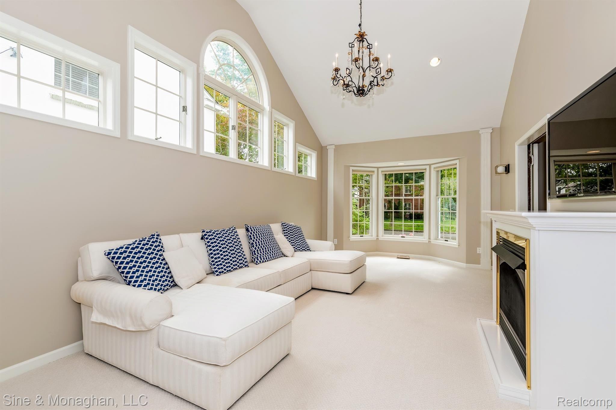 342 Touraine Road Grosse Pointe, MI 48236 - Photo 15 of 49 DSC_4994.jpg