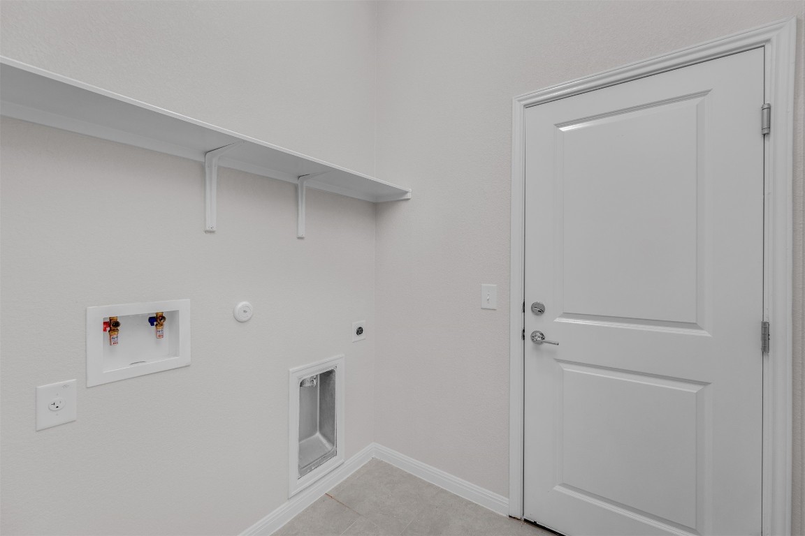 9941 Comely Bend Manor, TX 78653 - Photo 18 of 31 a view of walk in closet