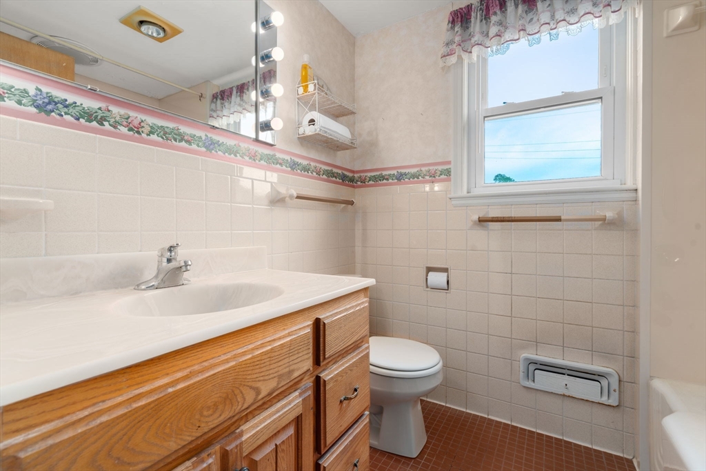 13 Henley Road Acton, MA 01720 - Photo 17 of 25