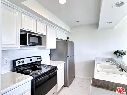 $838,000 | 911 North Kings Road, Unit 310, West Hollywood, CA 90069