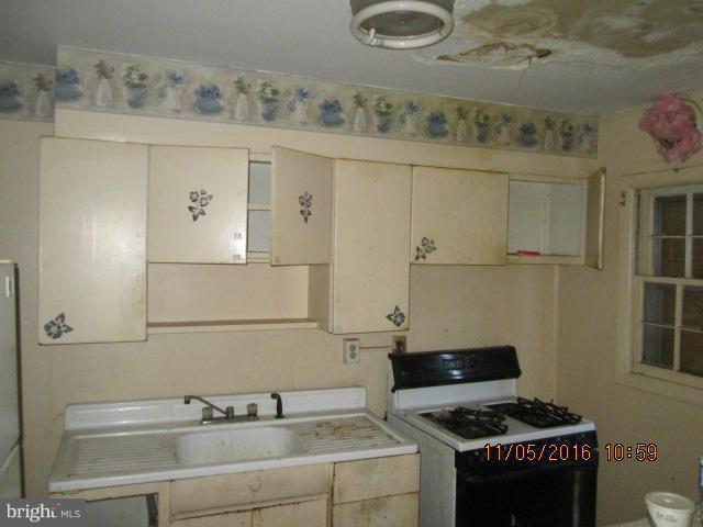 8546 Kavanagh Road Baltimore, MD 21222 - Photo 6 of 15 Kitchen