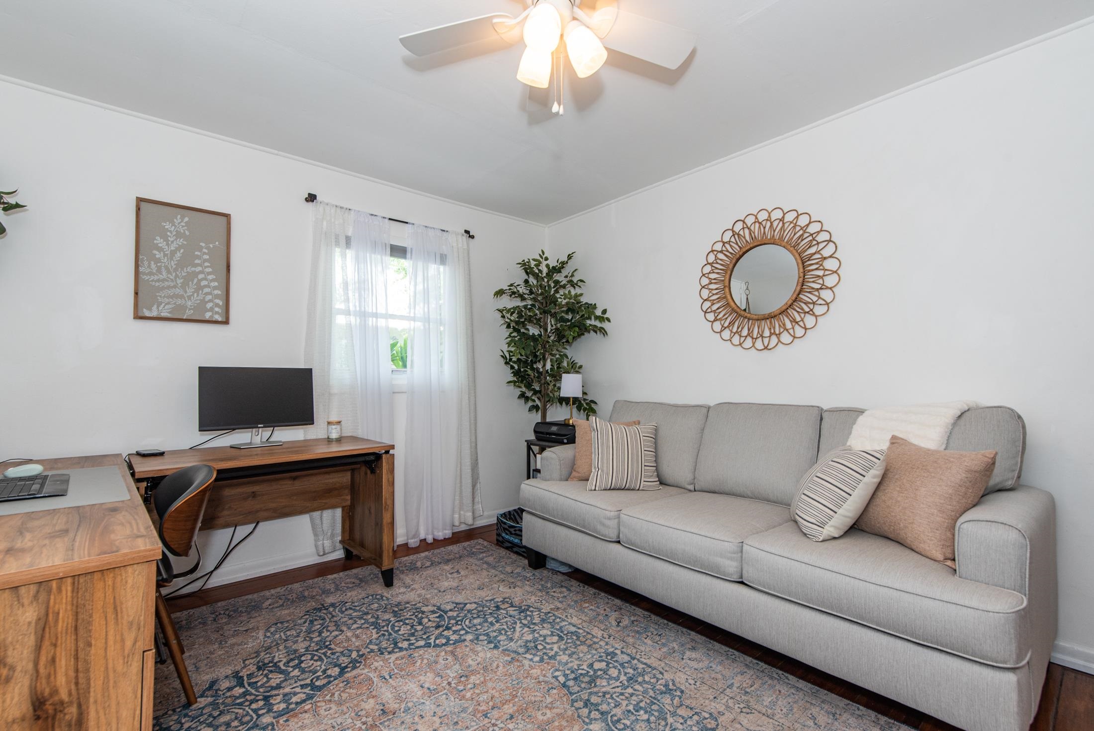 132 Oneida Street St. Augustine, FL 32084 - Photo 17 of 36 a living room with furniture