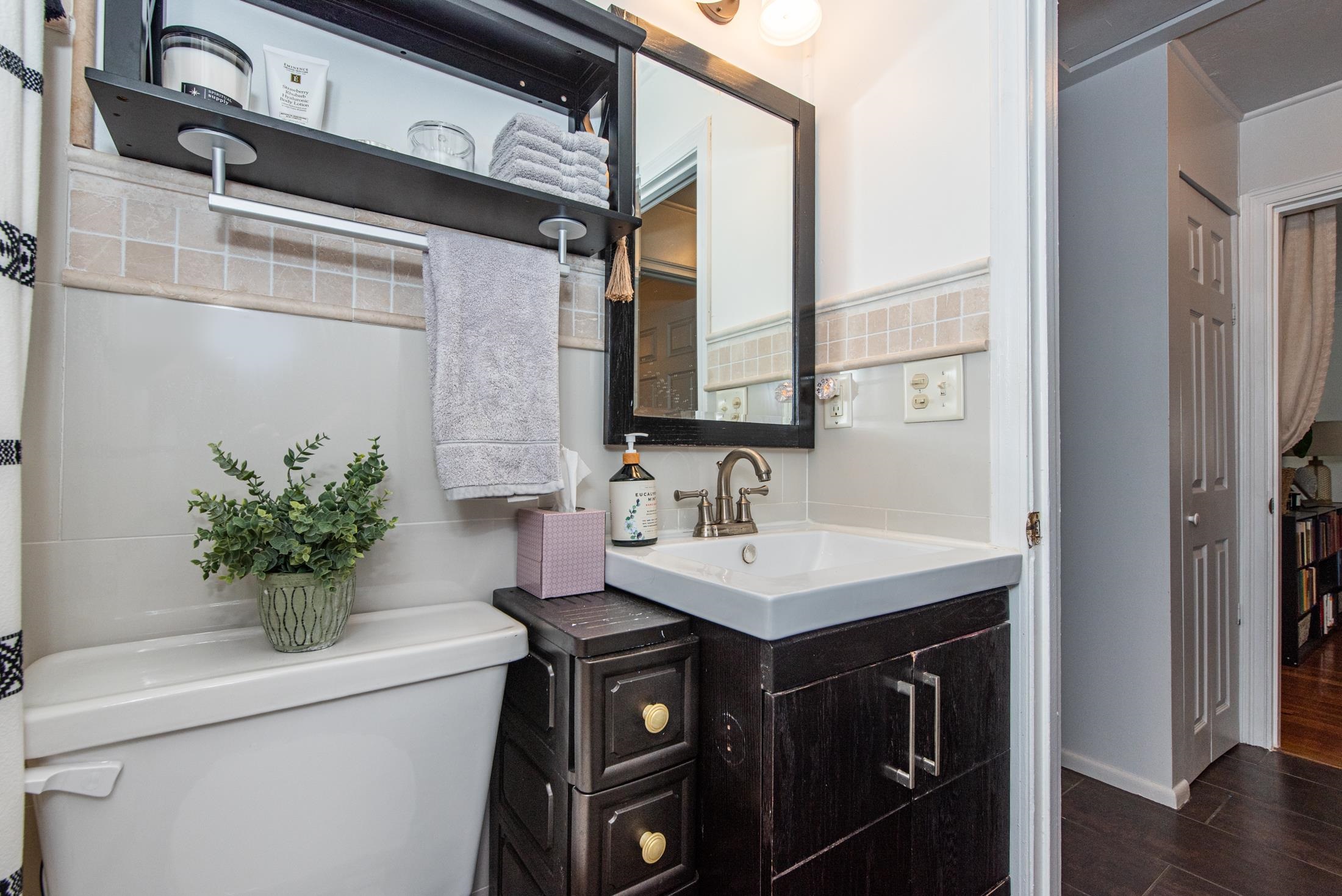 132 Oneida Street St. Augustine, FL 32084 - Photo 28 of 36 a bathroom with a sink a vanity and a mirror